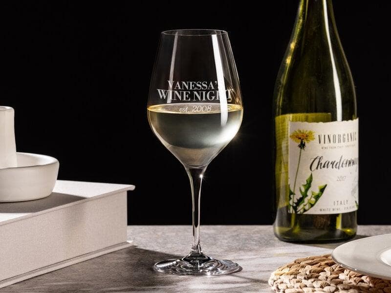 Graverat vinvinsglas